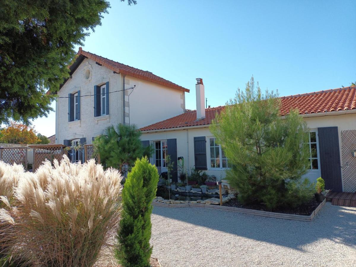 Le Clos Des Passiflores Pons Exterior foto